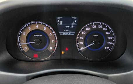 Hyundai Solaris II рестайлинг, 2011 год, 670 000 рублей, 7 фотография