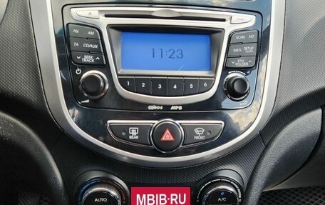 Hyundai Solaris II рестайлинг, 2011 год, 670 000 рублей, 8 фотография