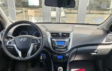 Hyundai Solaris II рестайлинг, 2011 год, 670 000 рублей, 12 фотография