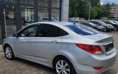 Hyundai Solaris II рестайлинг, 2011 год, 670 000 рублей, 19 фотография