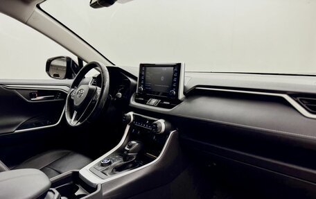 Toyota RAV4, 2019 год, 3 720 000 рублей, 12 фотография