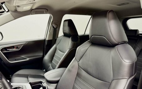 Toyota RAV4, 2019 год, 3 720 000 рублей, 13 фотография