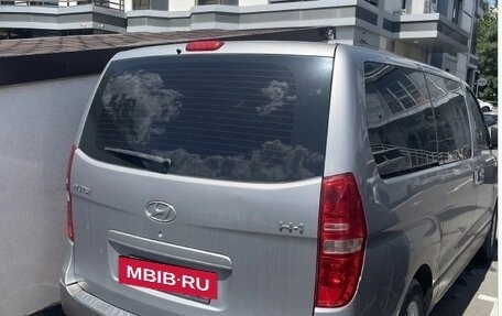 Hyundai H-1 II рестайлинг, 2011 год, 900 000 рублей, 3 фотография