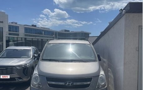 Hyundai H-1 II рестайлинг, 2011 год, 900 000 рублей, 2 фотография