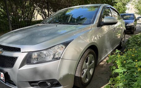 Chevrolet Cruze II, 2010 год, 620 000 рублей, 2 фотография