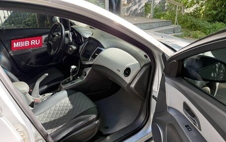 Chevrolet Cruze II, 2010 год, 620 000 рублей, 7 фотография