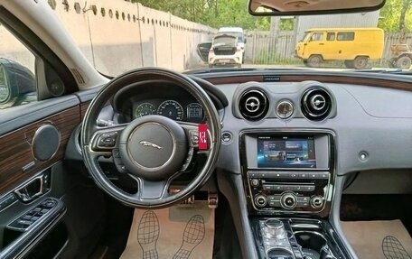Jaguar XJ IV (X351), 2017 год, 3 085 000 рублей, 5 фотография