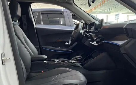 Peugeot 2008 II, 2023 год, 1 465 000 рублей, 10 фотография