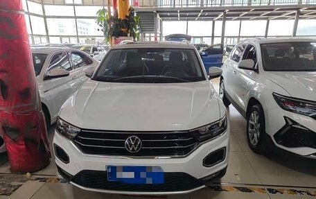 Volkswagen T-Roc I, 2022 год, 1 372 006 рублей, 2 фотография