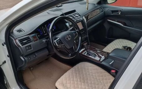 Toyota Camry, 2017 год, 2 200 000 рублей, 6 фотография