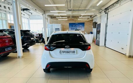 Toyota Yaris, 2021 год, 1 099 000 рублей, 5 фотография