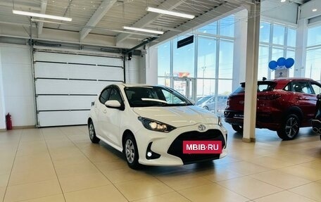 Toyota Yaris, 2021 год, 1 099 000 рублей, 8 фотография