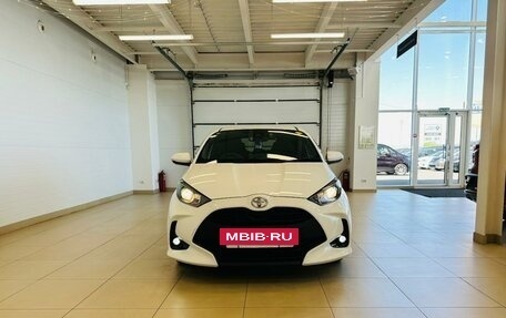 Toyota Yaris, 2021 год, 1 099 000 рублей, 9 фотография