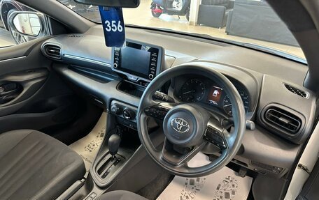 Toyota Yaris, 2021 год, 1 099 000 рублей, 11 фотография