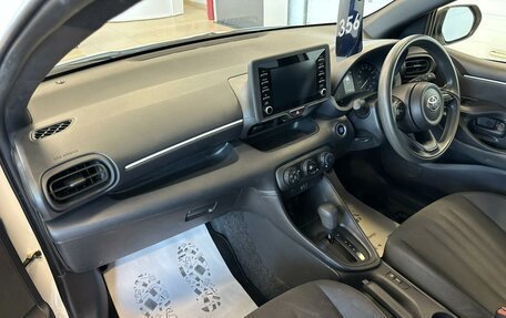 Toyota Yaris, 2021 год, 1 099 000 рублей, 13 фотография