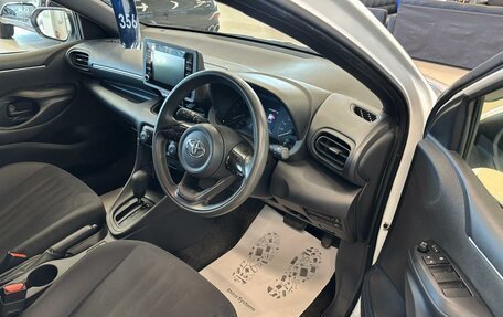 Toyota Yaris, 2021 год, 1 099 000 рублей, 10 фотография