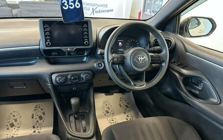 Toyota Yaris, 2021 год, 1 099 000 рублей, 15 фотография