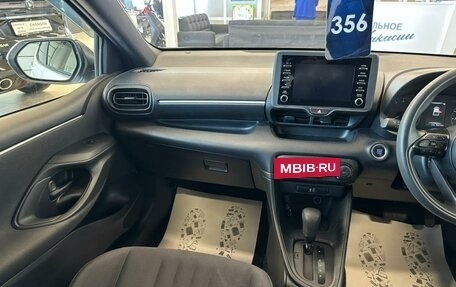 Toyota Yaris, 2021 год, 1 099 000 рублей, 14 фотография