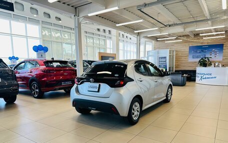 Toyota Yaris, 2020 год, 1 099 000 рублей, 6 фотография