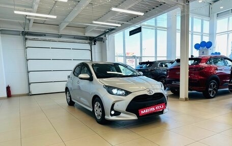 Toyota Yaris, 2020 год, 1 099 000 рублей, 8 фотография
