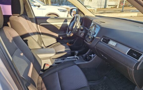 Mitsubishi Outlander III рестайлинг 3, 2012 год, 947 000 рублей, 7 фотография