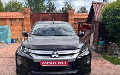 Mitsubishi L200 IV рестайлинг, 2021 год, 3 150 000 рублей, 2 фотография