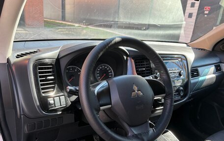 Mitsubishi Outlander III рестайлинг 3, 2018 год, 1 850 000 рублей, 4 фотография
