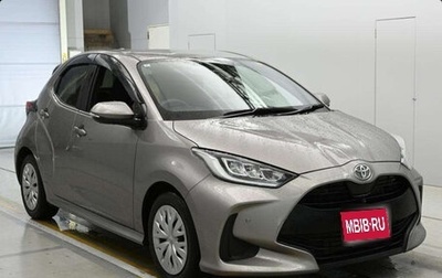 Toyota Yaris, 2022 год, 1 350 000 рублей, 1 фотография