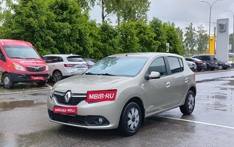 Renault Sandero II рестайлинг, 2016 год, 945 000 рублей, 1 фотография