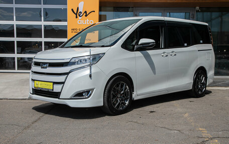 Toyota Noah III, 2020 год, 2 148 000 рублей, 2 фотография