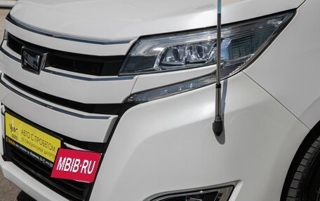 Toyota Noah III, 2020 год, 2 148 000 рублей, 3 фотография