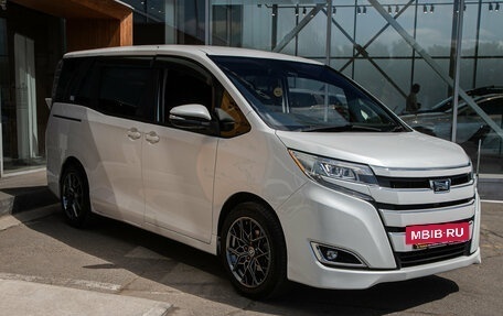 Toyota Noah III, 2020 год, 2 148 000 рублей, 5 фотография