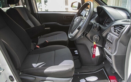 Toyota Noah III, 2020 год, 2 148 000 рублей, 12 фотография