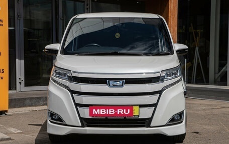 Toyota Noah III, 2020 год, 2 148 000 рублей, 4 фотография