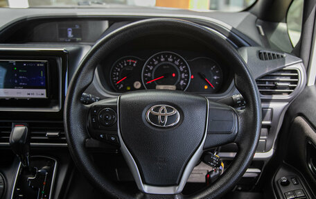 Toyota Noah III, 2020 год, 2 148 000 рублей, 15 фотография