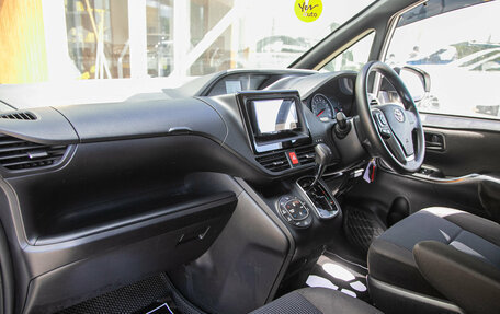 Toyota Noah III, 2020 год, 2 148 000 рублей, 20 фотография