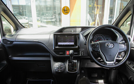 Toyota Noah III, 2020 год, 2 148 000 рублей, 16 фотография