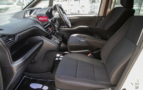 Toyota Noah III, 2020 год, 2 148 000 рублей, 19 фотография