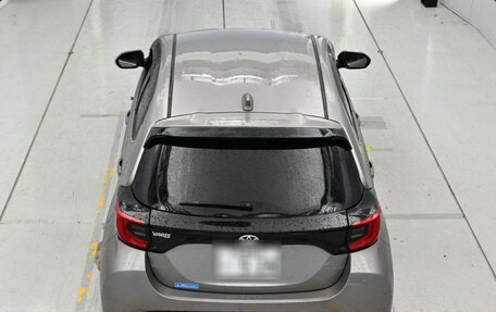 Toyota Yaris, 2022 год, 1 350 000 рублей, 4 фотография