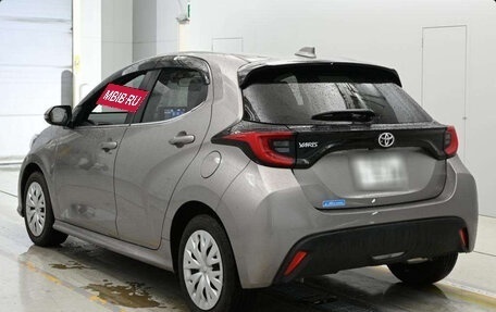 Toyota Yaris, 2022 год, 1 350 000 рублей, 6 фотография