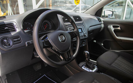 Volkswagen Polo VI (EU Market), 2015 год, 878 000 рублей, 18 фотография