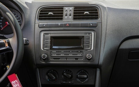 Volkswagen Polo VI (EU Market), 2015 год, 878 000 рублей, 15 фотография