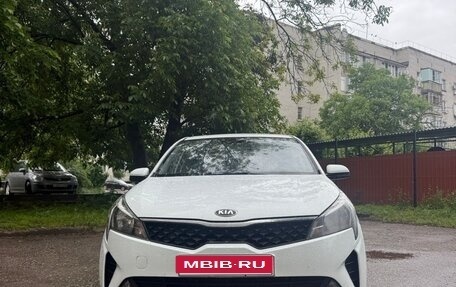 KIA Rio IV, 2020 год, 830 000 рублей, 1 фотография