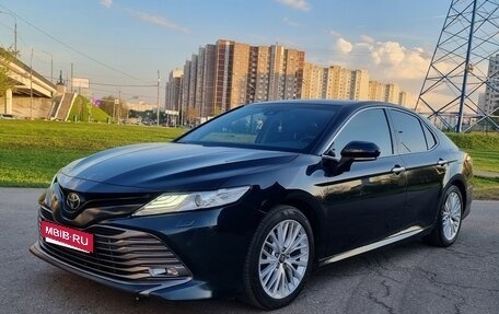 Toyota Camry, 2018 год, 2 650 000 рублей, 1 фотография