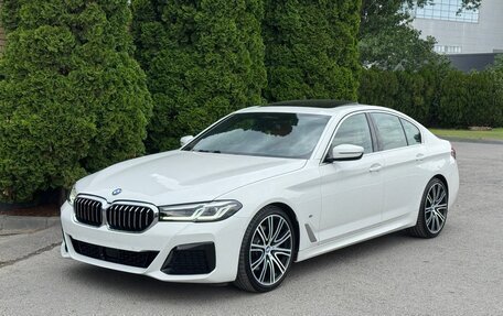 BMW 5 серия, 2021 год, 5 700 000 рублей, 2 фотография