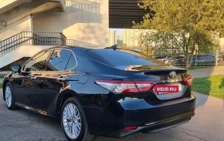 Toyota Camry, 2018 год, 2 650 000 рублей, 3 фотография