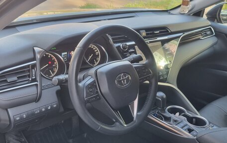 Toyota Camry, 2018 год, 2 650 000 рублей, 10 фотография