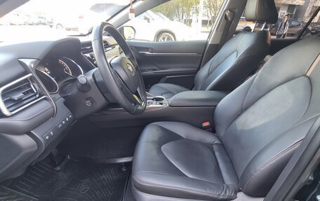 Toyota Camry, 2018 год, 2 650 000 рублей, 8 фотография