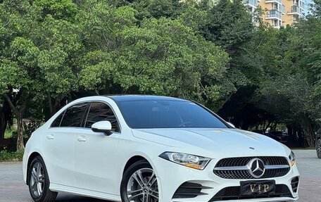 Mercedes-Benz A-Класс, 2022 год, 1 710 000 рублей, 3 фотография
