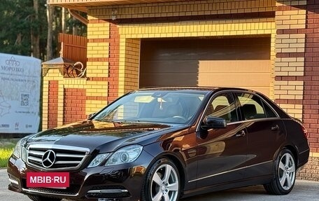 Mercedes-Benz E-Класс, 2013 год, 1 750 000 рублей, 2 фотография